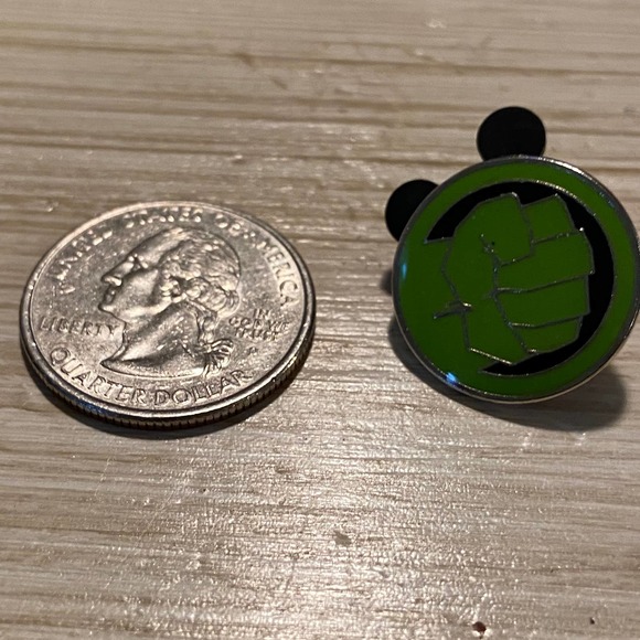 Disney parks Marvel Avenger Hulk Punch Fist Glitter Enamel Pin limited edition - Picture 3 of 5